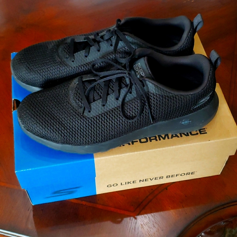 Skechers GoWalk Max